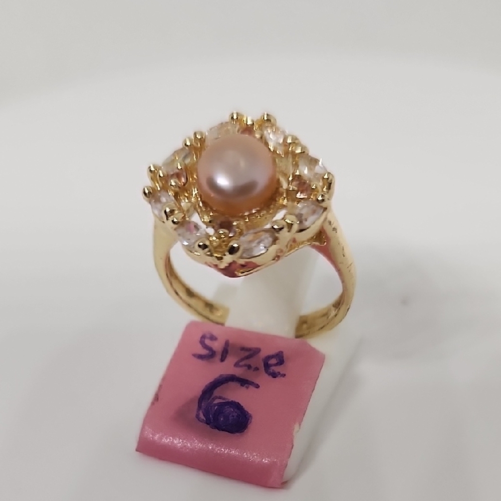 Elegant Gold Pearl Ring